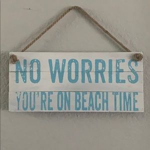 NO WORRIES WOODEN HANGING SIGN